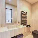Urbanflat 225 - Elite 4 Bedroom Bastille *